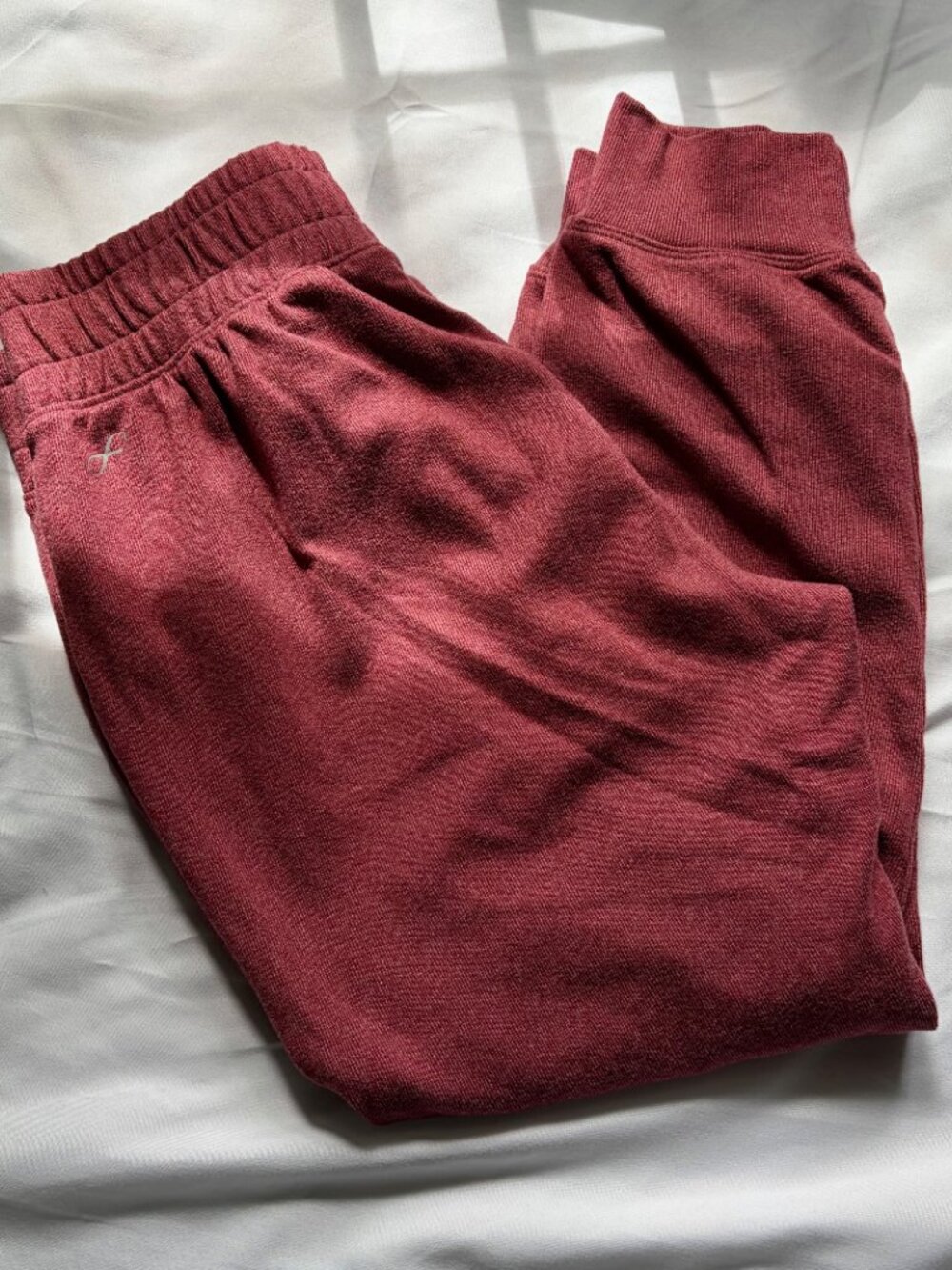 free fly | girl’s XL | maroon joggers with zip pockets